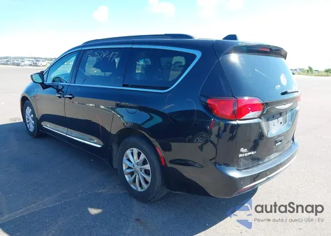 2017 Chrysler Pacifica Touring-L z USA, uszkodzony, nr VIN 2C4RC1BG2HR591142